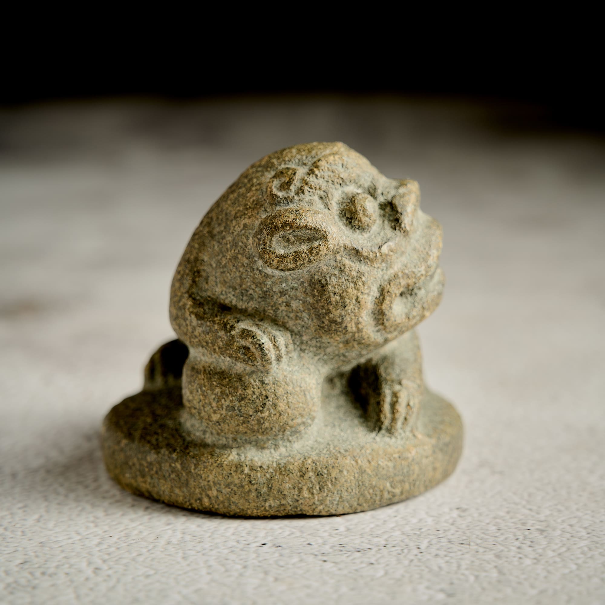 青斗石幼獅紙鎮・角度 3